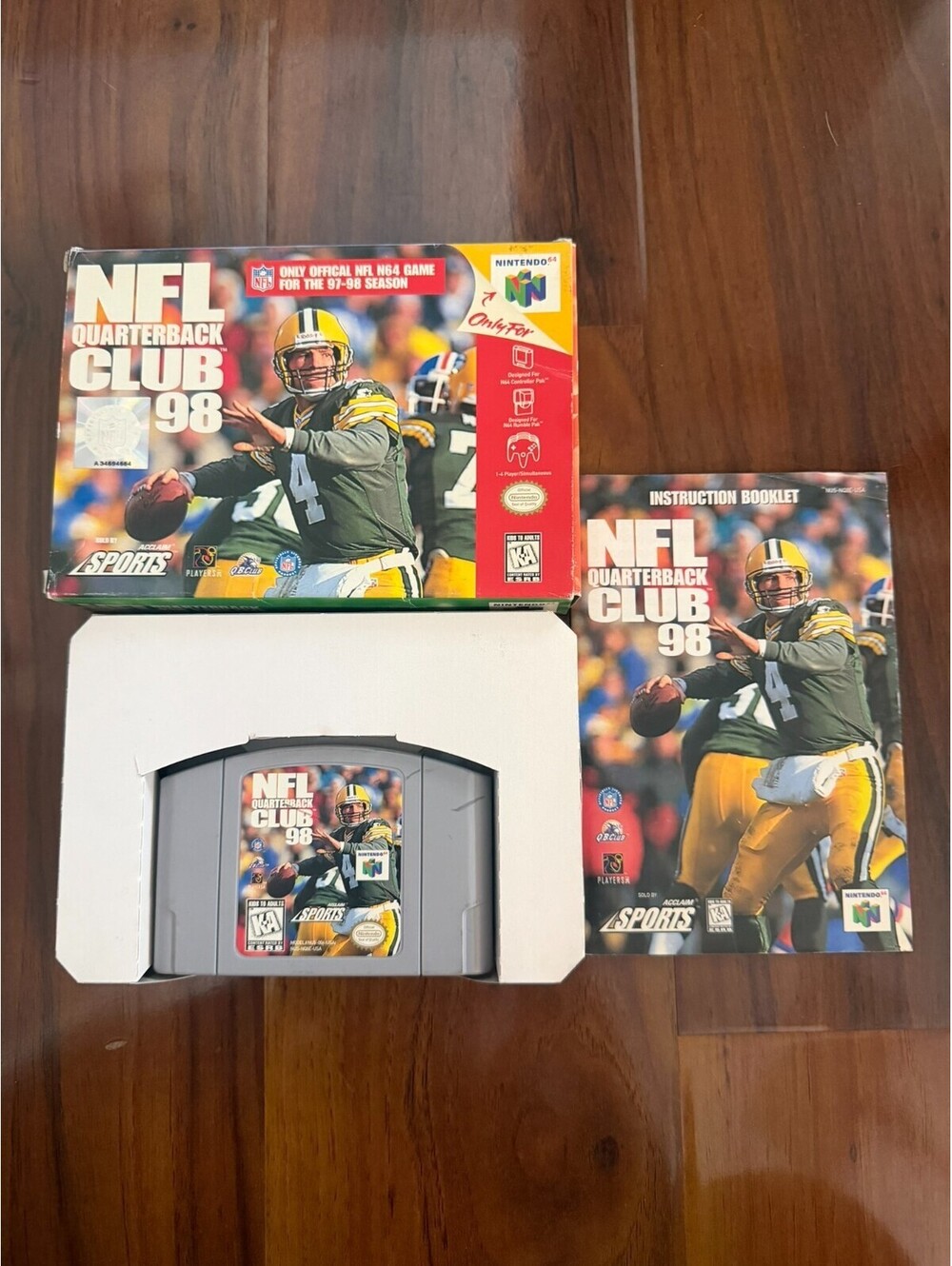 NFL Quarterback Club 98 Nintendo 64 N64 Complete in Box CIB